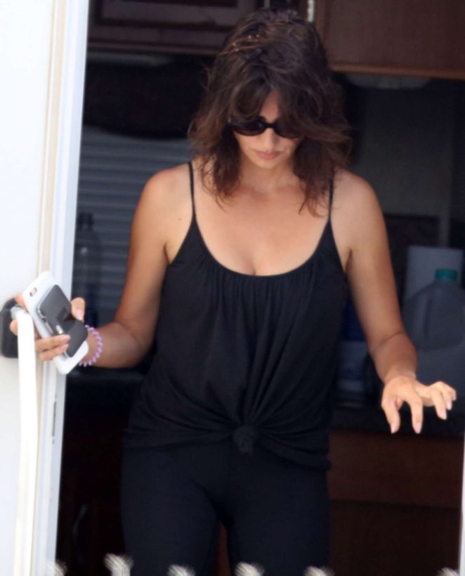 Penelope Cruz on set for 'American Crime Story' in Miami